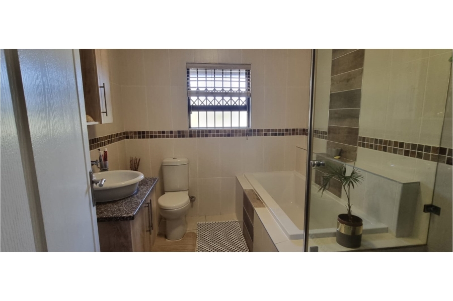 4 Bedroom Property for Sale in Monte Christo Western Cape